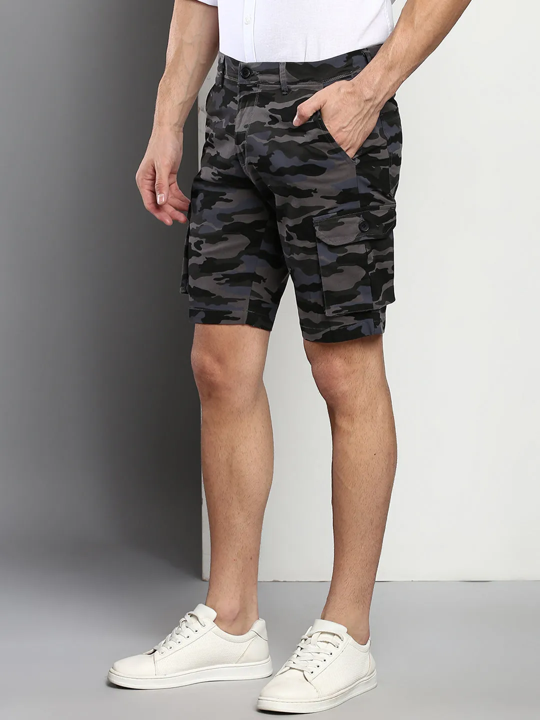 Men's Grey Slim Fit Mid Rise Casual Cotton Cargo Shorts